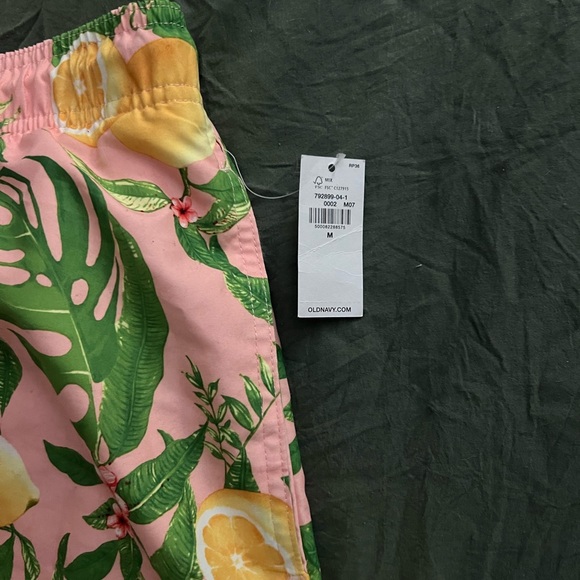 NWT- OLD NAVY - 7 inch inseam - men’s lemon pattern swim trunks/shorts - medium - Picture 2 of 2
